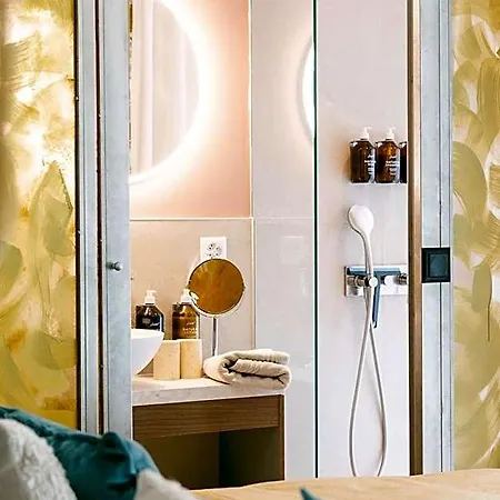 Face D'or Luxury Serviced