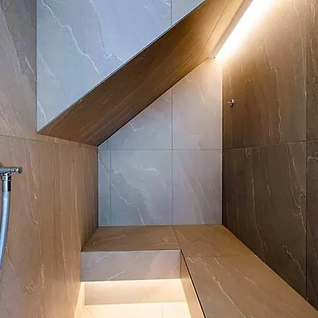 Face D'or Luxury Serviced צרמט